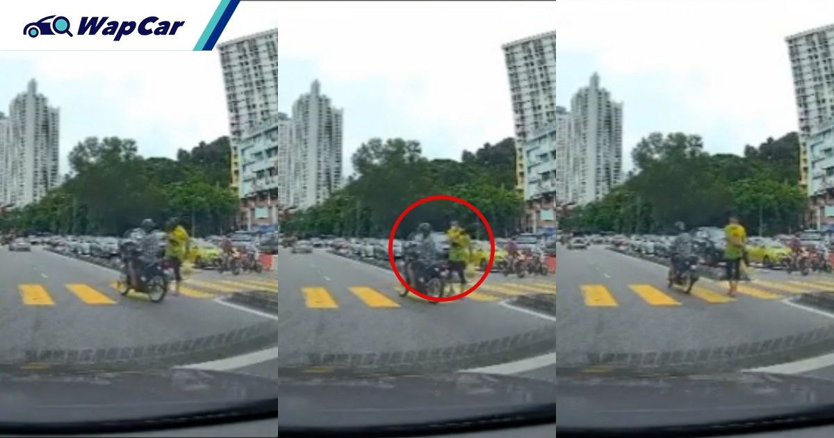 Video: Elderly pedestrian flings bag at motorcyclist for jumping red light 01