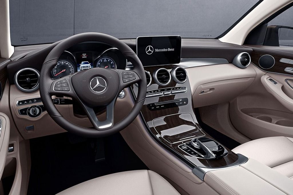 Mercedes-Benz GLC Coupe (2019) Interior 001