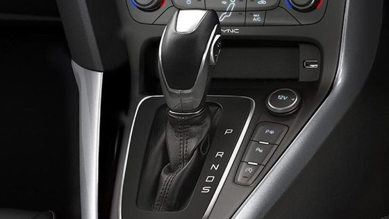 Ford Focus Sedan (2017) Interior 008