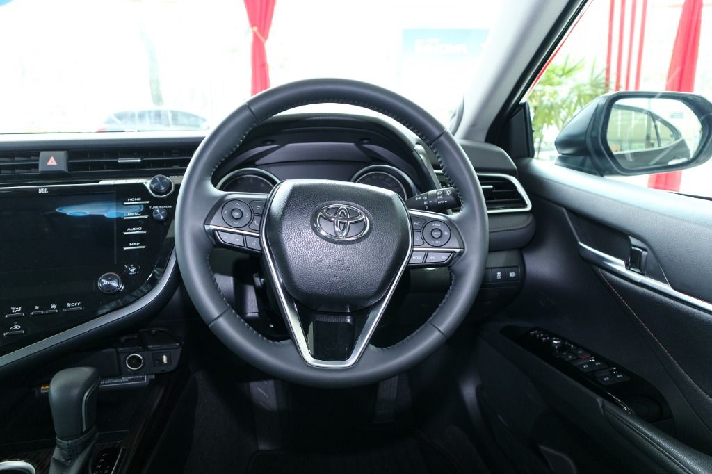 2019 Toyota Camry 2.5V Interior 005