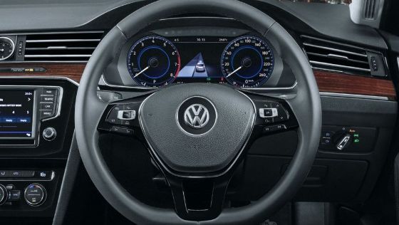 Volkswagen Passat (2018) Interior 001