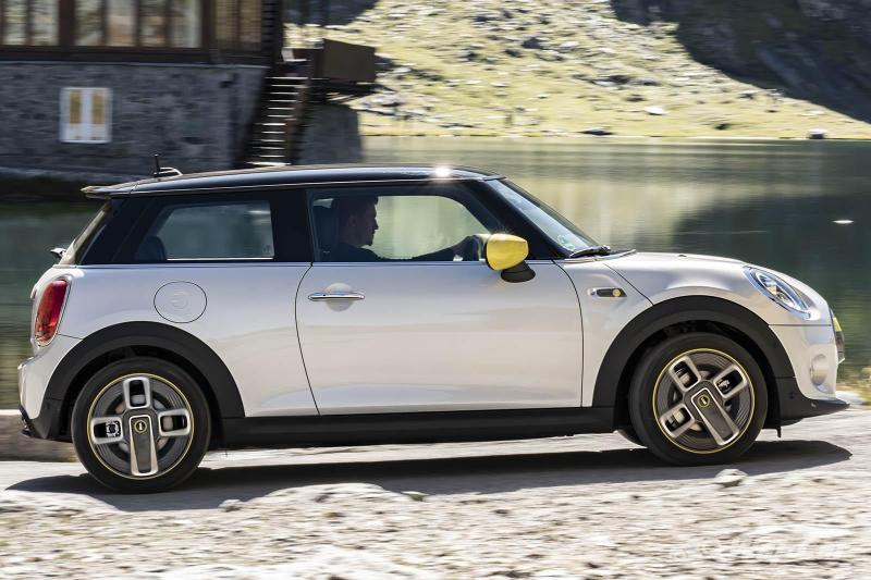 Electric MINI Cooper SE sold out in Australia! How will it do in Malaysia? 02