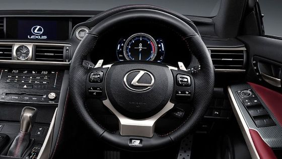 Lexus IS (2018) Interior 002