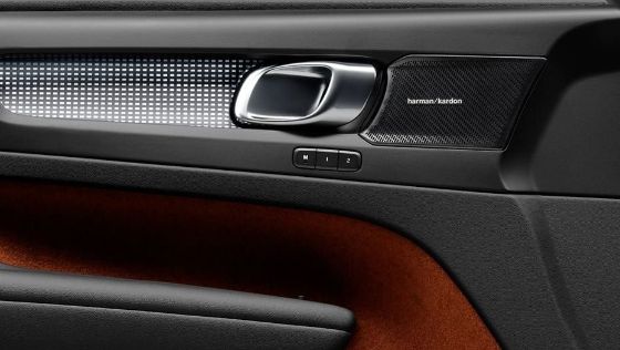 Volvo XC40 (2018) Interior 009