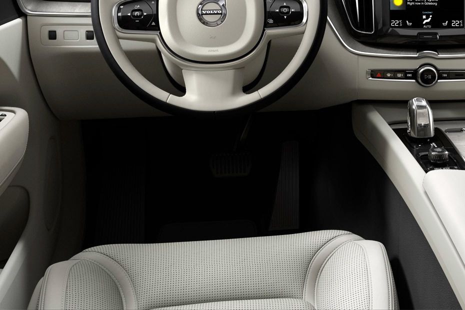 Volvo XC60 (2018) Interior 005