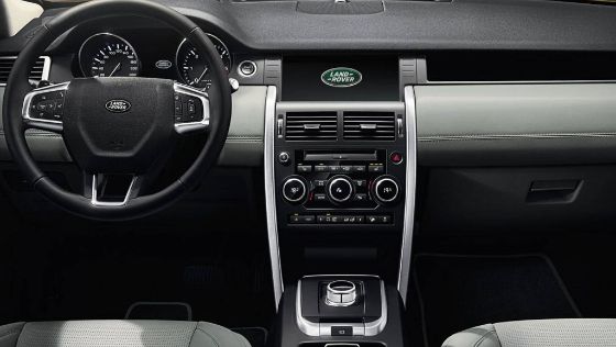 Land Rover Discovery Sport (2017) Interior 002