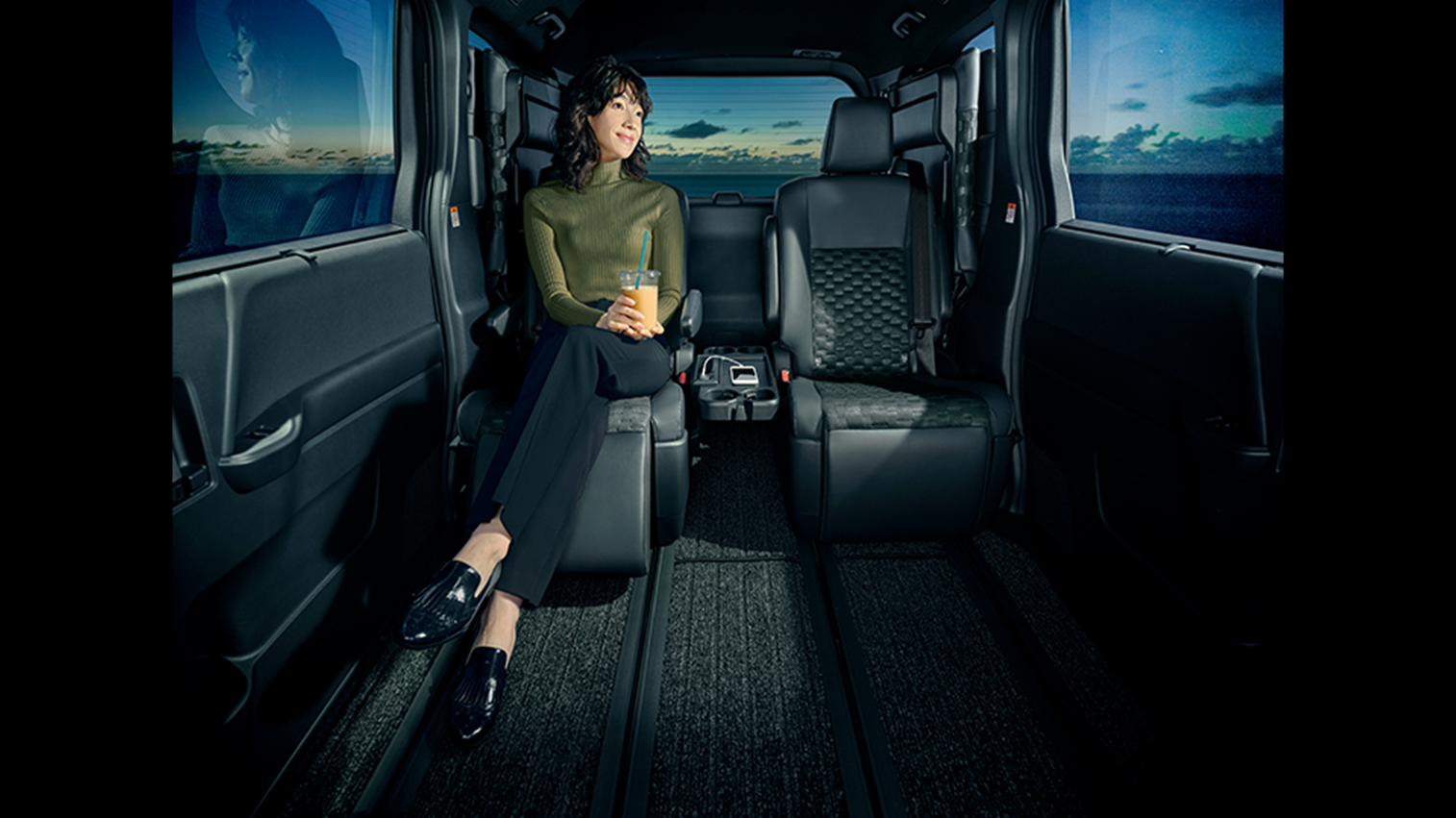 2023 Toyota Voxy S-Z E-Four 1.8L Hybrid 7 Seats Interior 009