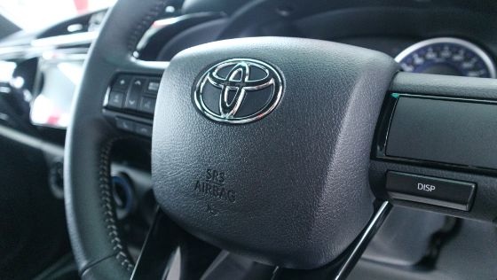 2018 Toyota Hilux Double Cab 2.4 L-Edition AT 4x4 Interior 006