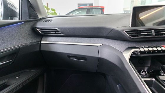 2019 Peugeot 5008 THP Plus Allure Interior 009
