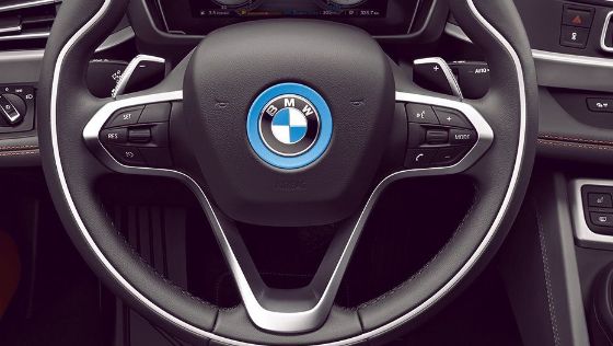 BMW i8 Coupe (2019) Interior 002