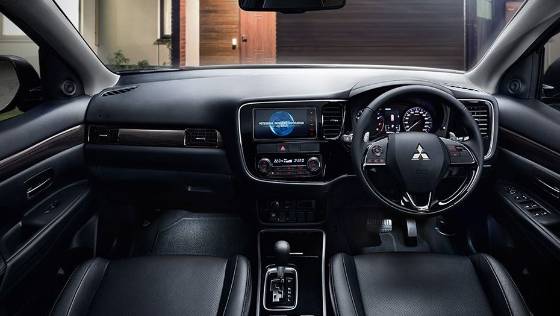 Mitsubishi Outlander (2018) Interior 001