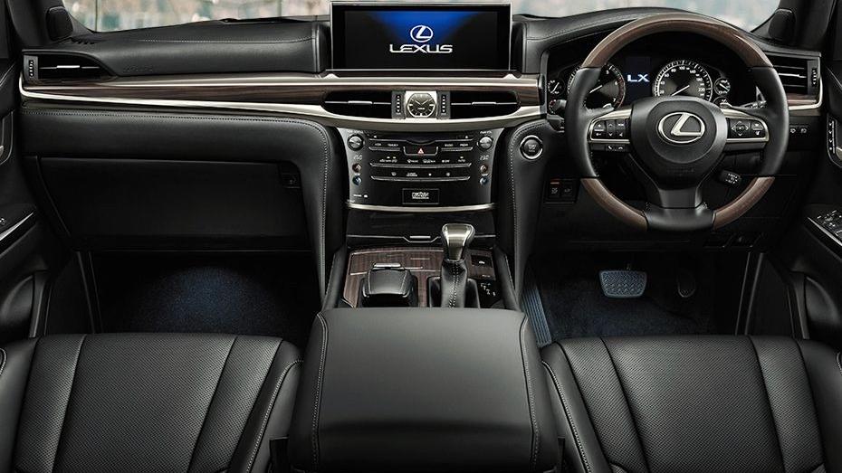 Lexus LX (2018) Interior 001