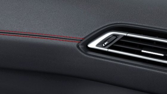 Peugeot 308 (2017) Interior 003