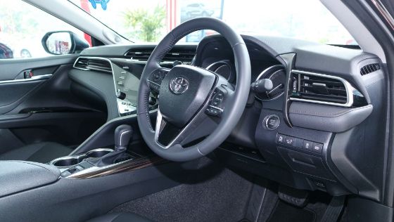 2019 Toyota Camry 2.5V Interior 002
