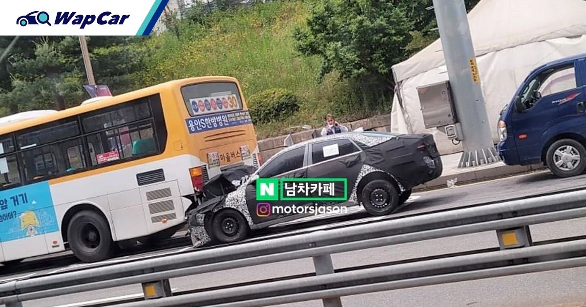 What happened to its AEB? Prototype Hyundai sedan rear-ended bus in Korea 01