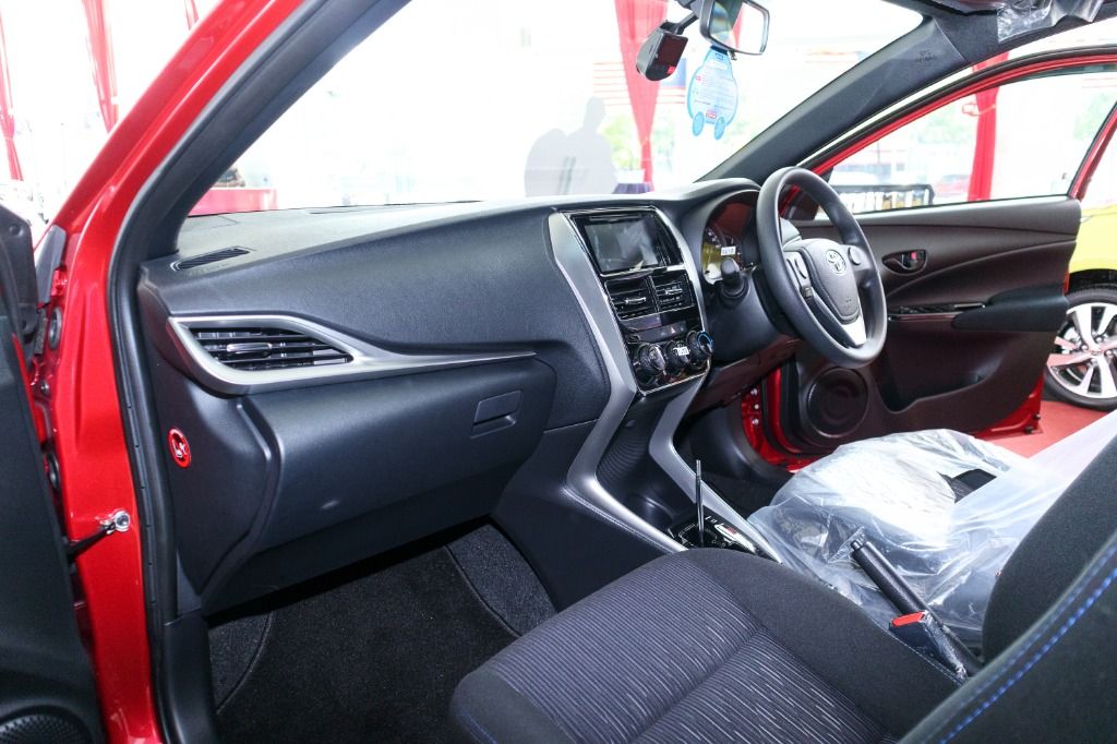 2019 Toyota Yaris 1.5E Interior 003