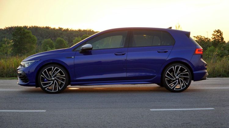 Review: 2022 Volkswagen Golf R (Mk8) - It's quantifiably better, but also worse