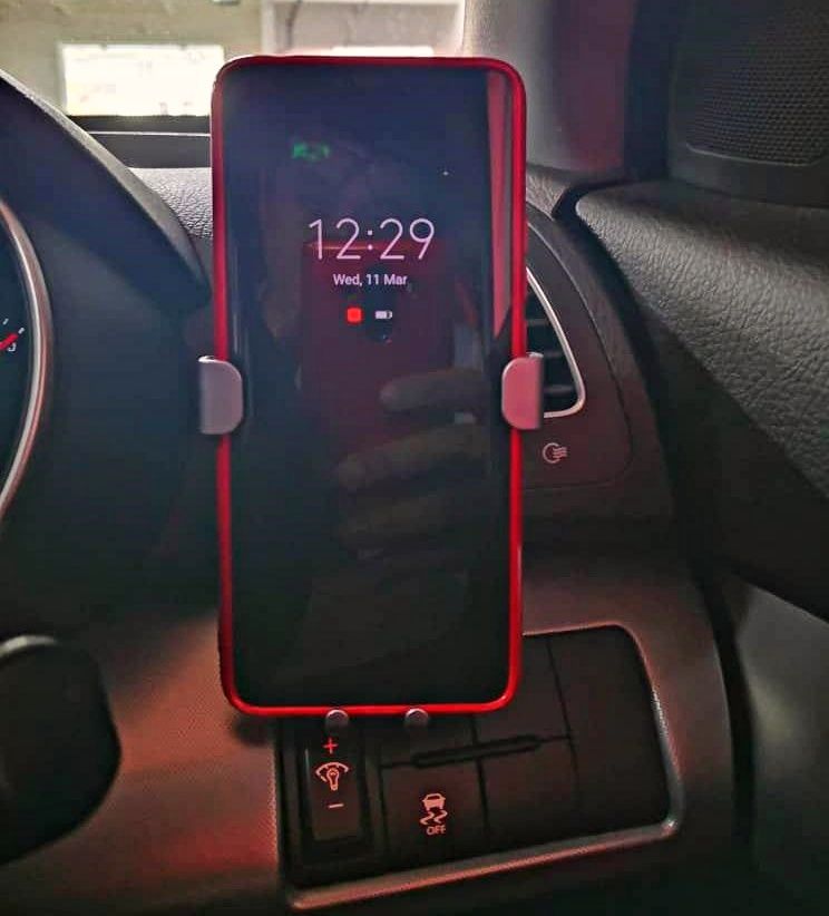 If you’re caught using your phone while driving, PDRM will see you in court!