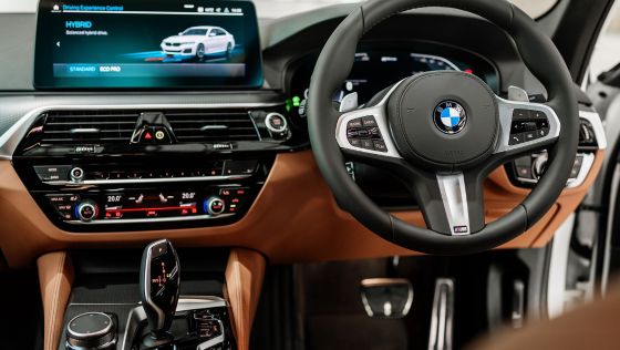 2021 BMW 5 Series 530e M Sport Interior 002