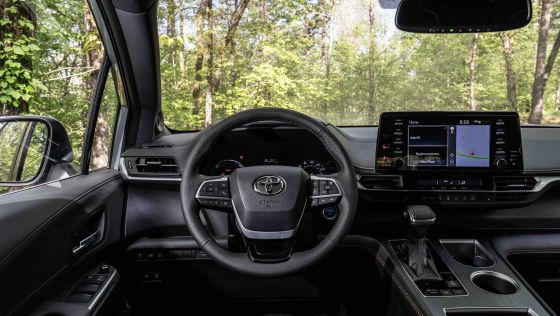 2023 Toyota Sienna XSE Hybrid 2.5L AWD Interior 003