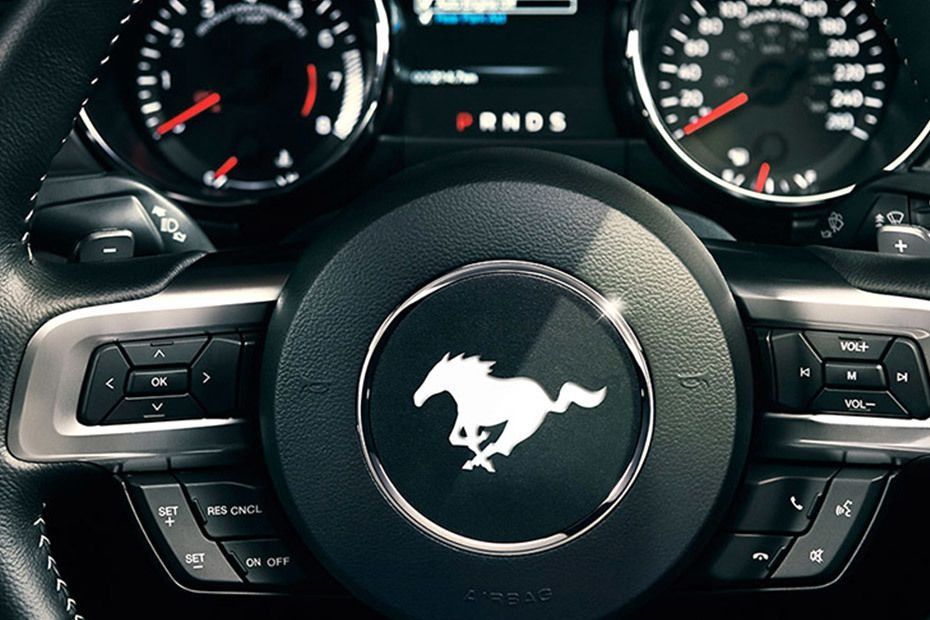 Ford Mustang (2018) Interior 002