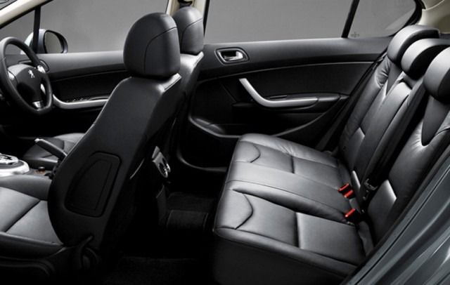 Peugeot 408 (2019) Interior 005
