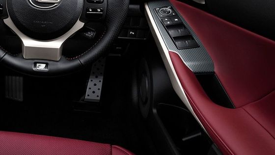 Lexus IS (2018) Interior 004