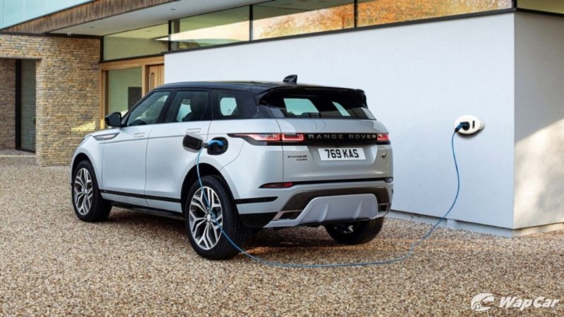 Jaguar Land Rover's new plug-in hybrid powertrain features a 3-cylinder engine 02