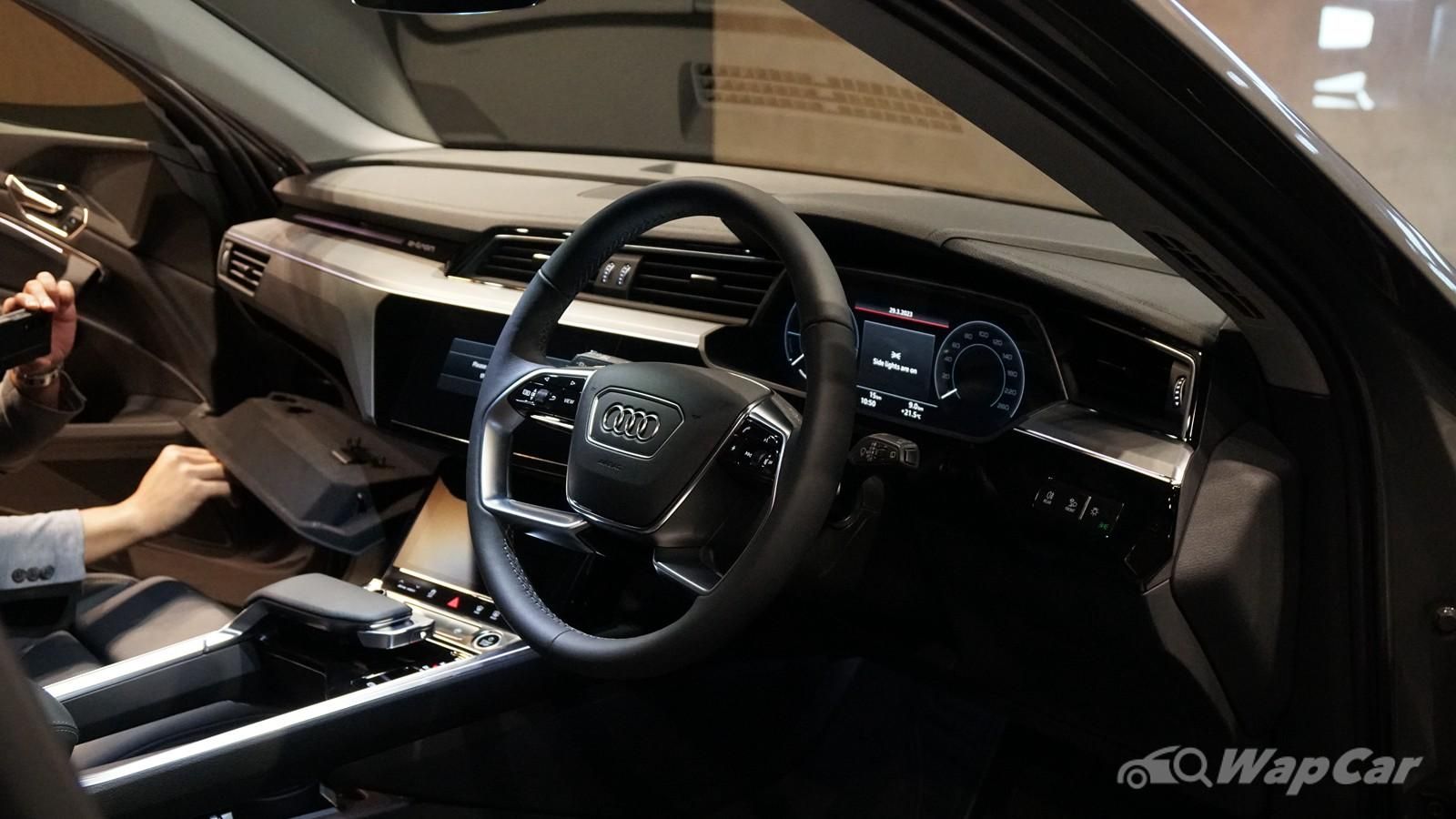 2023 Audi Q8 e-tron Public-2 Interior 004