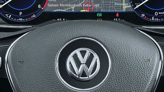 Volkswagen Passat (2018) Interior 004