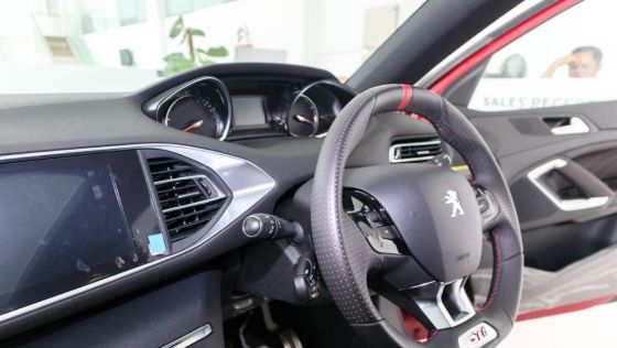 2019 Peugeot 308 GTi Interior 004