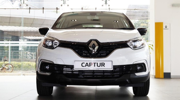 Дхо рено каптур. Ниссан похожий на Каптур. Renault Captur SUV Expert car Review.