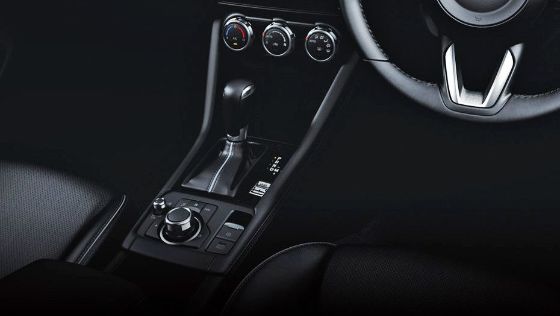 Mazda CX-3 (2018) Interior 004