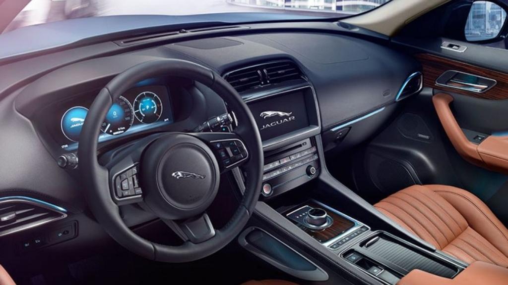 Jaguar F-Pace (2018) Interior 001