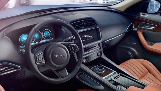 Jaguar F-Pace (2018) Interior 001