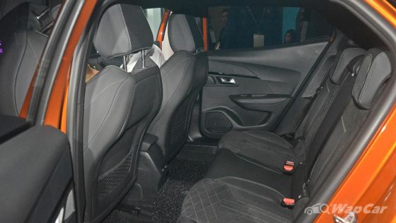 2023 Peugeot e-2008 Interior 009