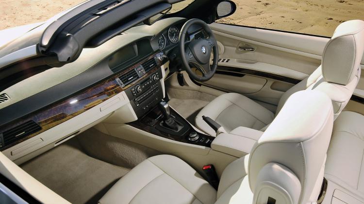 Plain Oral episode BMW 3 Series Cabriolet (E93) 2009 car price, specs, images, installment  schedule, review | Wapcar.my