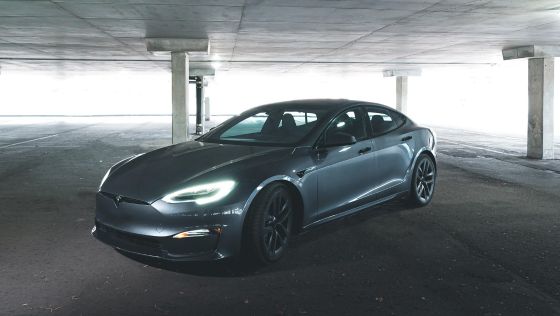 2022 Tesla Model S AWD Exterior 005