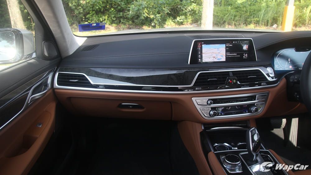 2019 BMW 7 Series 740Le xDrive Interior 003