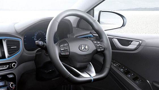 Hyundai Ioniq (2018) Interior 003