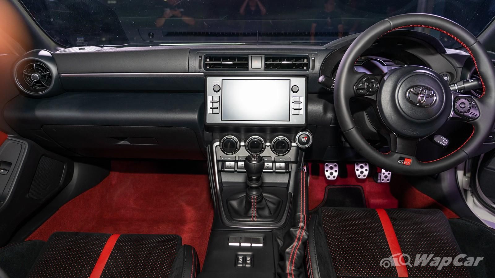 2023 Toyota GR 86 2.4 MT Interior 002