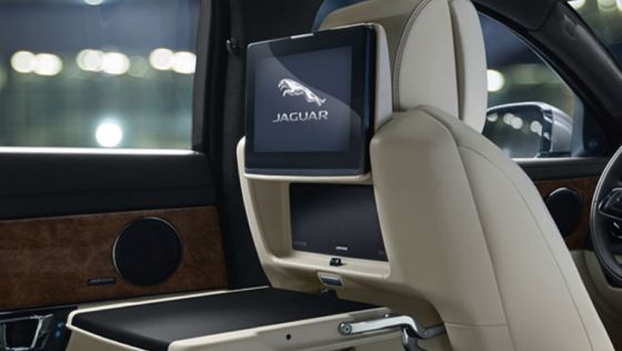 Jaguar XJ (2017) Interior 005