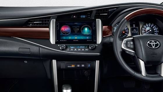 Toyota Innova (2018) Interior 003