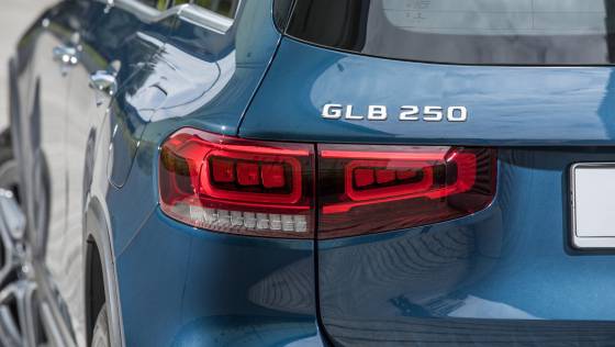 2020 Mercedes-Benz GLB 250 AMG Line Exterior 010