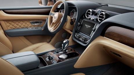 Bentley Bentayga (2018) Interior 001