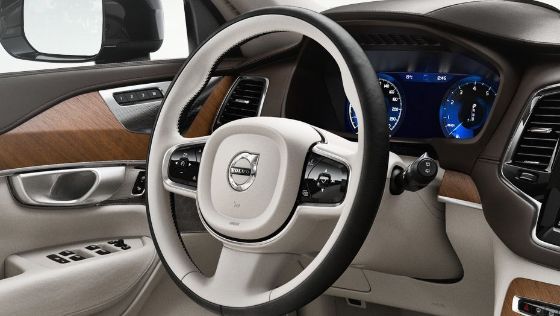 Volvo XC90 (2018) Interior 002