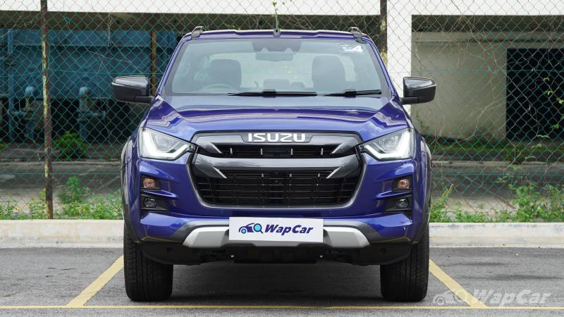 All-new Isuzu D-Max vs Triton vs Hilux - which is Malaysia's best-value pick-up truck? 02
