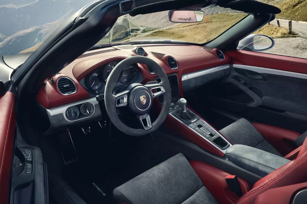2019 Porsche 718 718 Spyder Interior 002