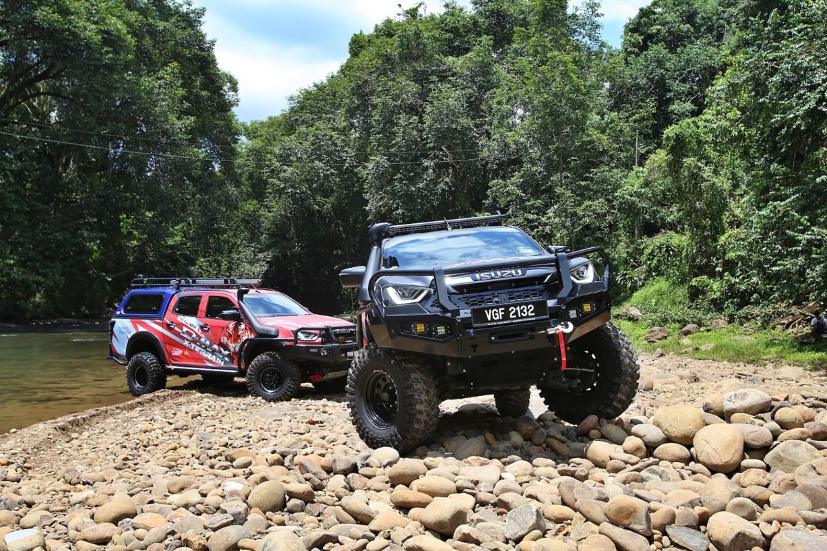 Off the runway and into the wilderness, Isuzu D-Max X-Terrain gets ready to take on Borneo Safari 04