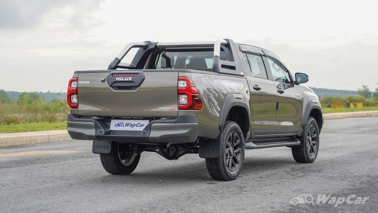 2020 Toyota Hilux Double Cab 2.8 Rogue AT 4X4 Exterior 005